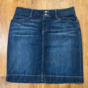 Banana Republic Medium Wash Blue Denim Cotton Skirt Women’s Size 12 Soft Pockets